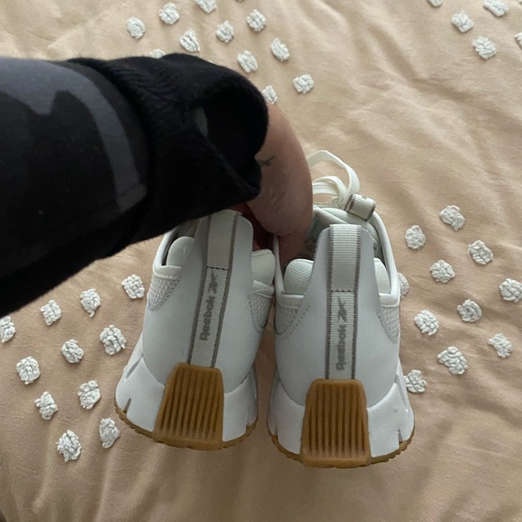 Unworn Reebok sneakers - Picture 3 of 4